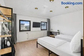 Charmantes 2 BR Apartment mit Parkplatz - Image 2