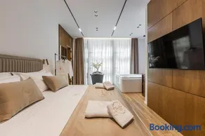 Via Mare Jacuzzi Suites by Premium Selection - Image 4