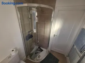 Ensuite room to lett - Image 5