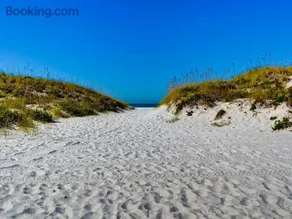 Island Flat 103 - Image 3