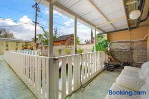 Newly Renovated Home Spacious Close 2 Hospital - Image 2
