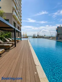 Colombo City Apartment - Stunning Skyline View - Image 2