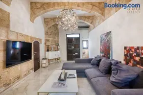 3BR Townhouse with Private Pool and BBQ - Image 1