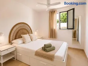 Hermosa casa con piscina cerca de la playa de Punta Prima - Image 4