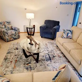 Spacious 3BR Family Beach Home 5 Mins to Panama City Beach & Sleeps 9 Hot tub - Image 2