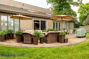 5 Bedroom Family Gathering Home with Indoor Hot Tub - Image 3