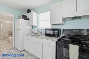 Beachside 1BR Studio Sleeps 4 & Near North Beach - Image 3