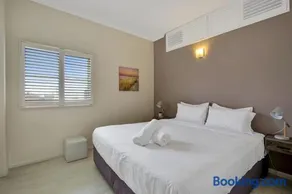 Ultimate 2-Bed Apartment in Surry Hills - Ultimate Convenience - Image 1