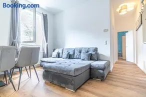 Sweet 2BR & 1LR Apartment, Around Donaustadt - Image 2