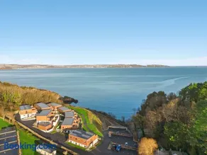 Avocet 4, Luxury Apartment with Pool and Parking - Image 5