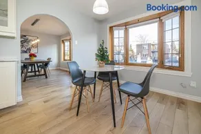 Entire NEW House 5BDR , close to DT MTL, 4 Parking - Image 1