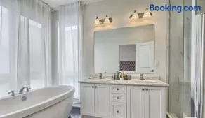 XTO Hotel - Image 5