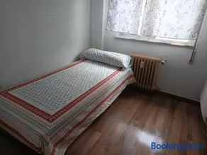 Acogedora habitación privada en piso familiar con baño compartido - Image 4
