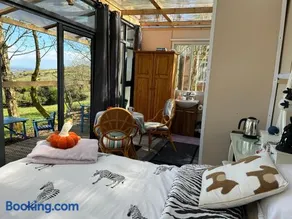 Sky gazer cabin in the woods - Image 3
