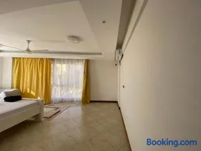 Sunset Serenity Apartment - Image 4