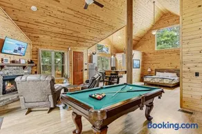 Cabin For Two Near Helen w Spa Amenities - Image 2