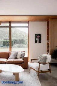 Woodbridge Hill Country Escape - Image 2