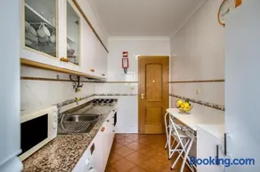 Voll ausgestattetes Apartment mit Garten und Pool | Stadtblick | Haustiere erlaubt - Image 4