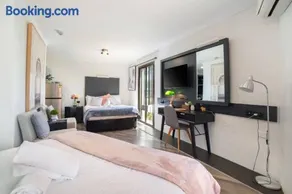 Classic Family Room - Sleeps 4 - Image 2