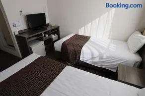 Airport Plaza Hotel - Image 3