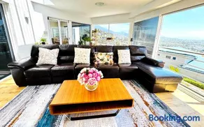 Panoramic Harbour Views Spacious 3BR in Sandy Bay with parking - Image 2