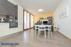 Milan Forum Camelia Guesthouse - Image 1