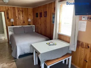 Cozy cabin #3 at Aspen Ridge Cabins - Image 2