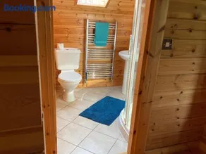 Riverside log cabin - Image 4