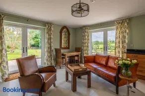 Self-contained cosy one bedroom holiday barn - Image 2