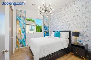 L - Spacious Family Escape - 7BR, Sleeps 26, 3700sqft - Private Patio - Games & Grill - Free Parking - FIFA World Cup SoFi - Image 1