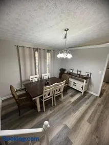 Cozy & Spacious Jonesboro Getaway - Image 3