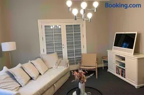 Cozy 4-Bedroom Apartment Aalborg - Image 1
