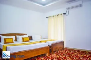 Hotel Summer Haven - Image 2