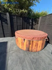 Luxury and modern living with sauna and hot tub - Image 4