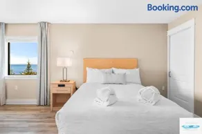 Gold Coast Inn ⁀➷ Breathtaking Sunsets ➠ Corner Lake View Room ➠ 308 - Image 2