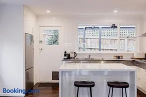 Seaside home with nearby beach access - Image 3