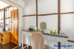 Beautiful 17th Century Cottage - Image 3