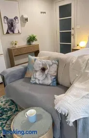MEPLE Tiny Home, Pets Walk2Food WiFi Private Serene - Tassie Ferry Short Drive - Image 2