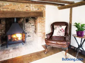 The Cross Wing by The Suffolk Cottage Collection - Image 2