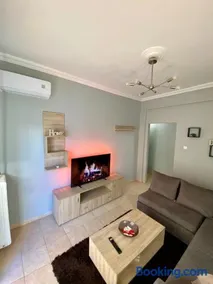 Cozy flat Korydallos - Image 1