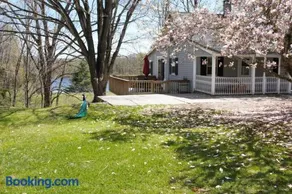 Private Lakeview Cottage and 2 Farmhouse Apartments near Rt 80 easy to NYC - Image 1