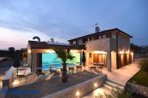 Villa Muskatel KRK -with heated covered pool - Image 3