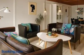 Havhuset I Øster Hurup - i byen, ved stranden - Image 1