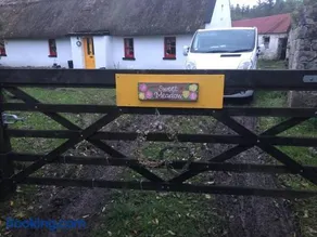 Sweet Meadow A delightful romantic thatched cottage by river Shannon on 4 acres is for peace party family or work from home - Image 5