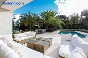 Serene Cap dAntibes retreat with heated pool steps from the beaches - Image 1