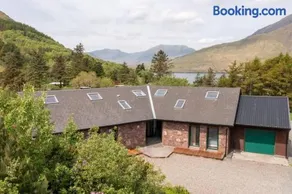 Heather Lodge with Sea and Mountain Views - Image 1