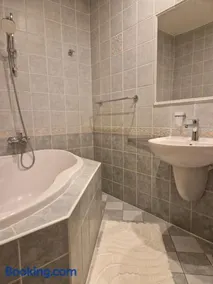 Apartmán so vstupom do privátneho wellness a výhľadom na hrad - Image 2