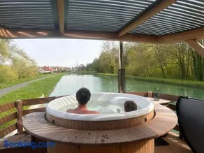 House Boat avec SPA naviguant en Champagne - Image 1