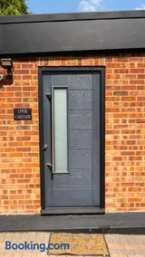 1 bedroom guesthouse including parking on premises - Image 4