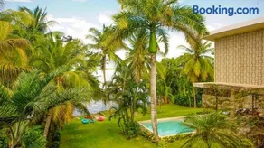7BR Beautiful Waterfront Villa - Perfect Getaway - Image 2